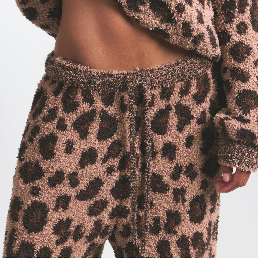 SKIMS Kids Matching Set in Sienna Leopard Print - Picture 2 of 7